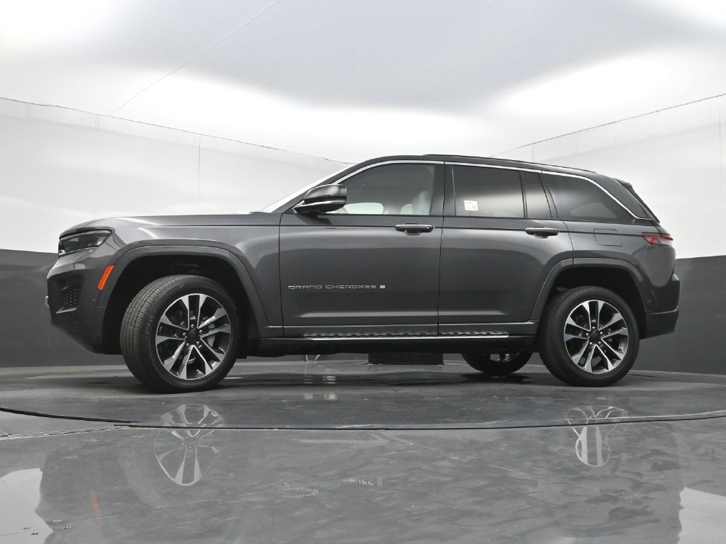 Used 2022 Jeep Grand Cherokee Overland w/ Luxury Tech Group IV RWD image 36