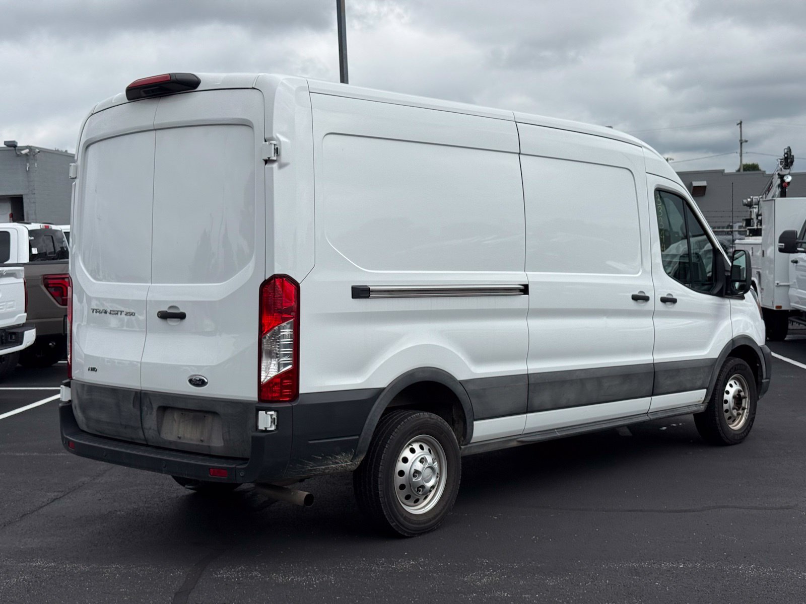 Used 2023 Ford Transit 250 Medium Roof AWD w/ Load Area Protection Package image 4