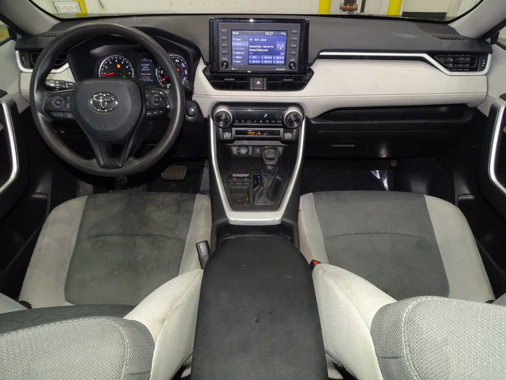 Used 2021 Toyota RAV4 XLE w/ Convenience Package FWD image 30