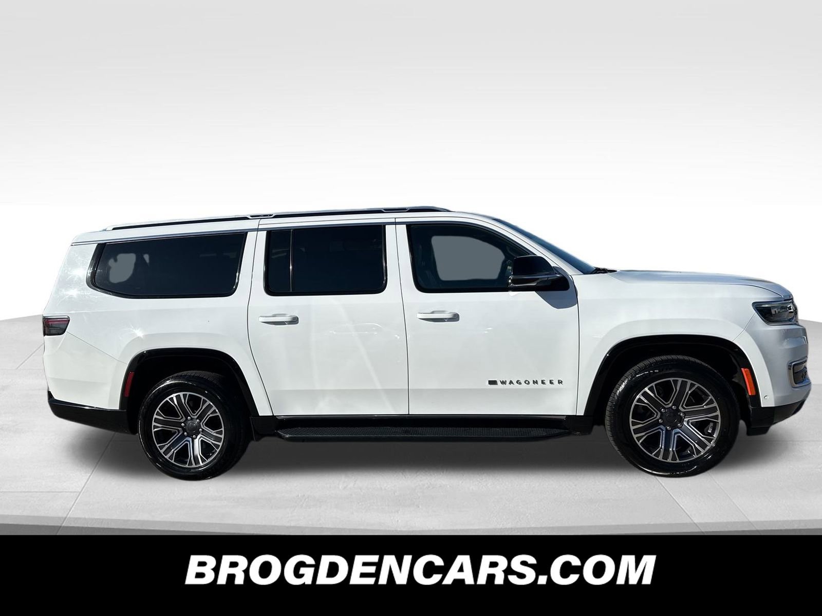 Used 2024 Jeep Wagoneer L Series II w/ Flexible Seating Group image 2