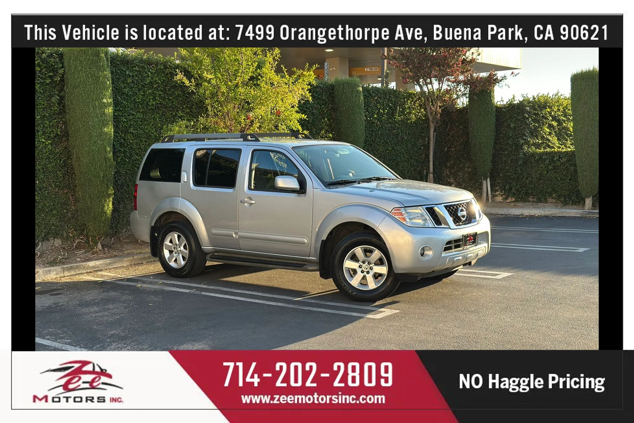 Used 2011 Nissan Pathfinder SV RWD image 2