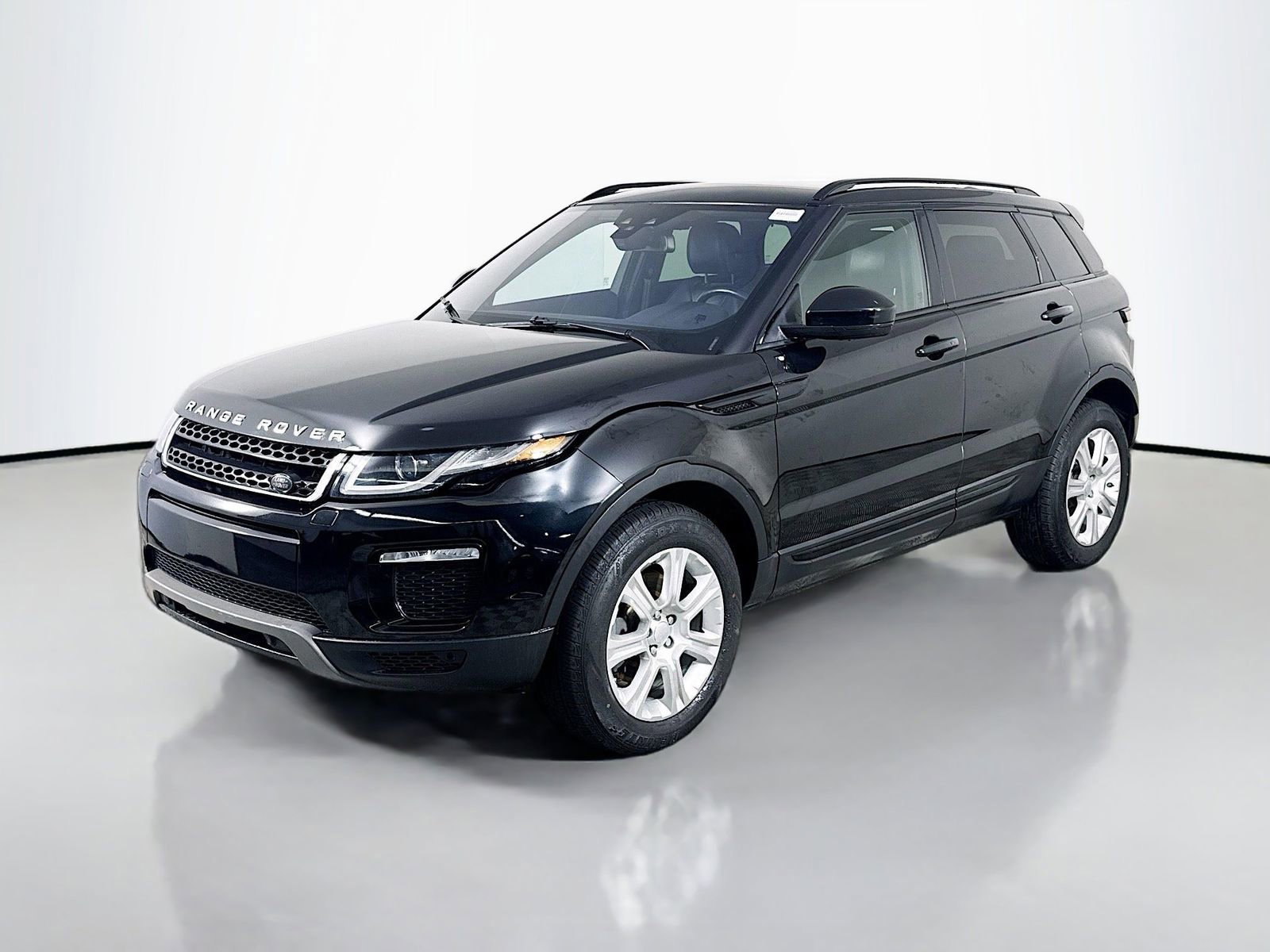 Used 2017 Land Rover Range Rover Evoque SE Premium image 3