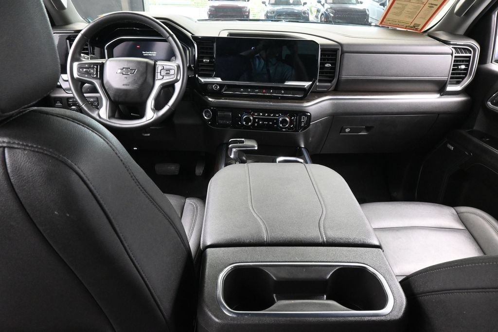 Used 2024 Chevrolet Silverado 1500 RST AWD/4WD image 39