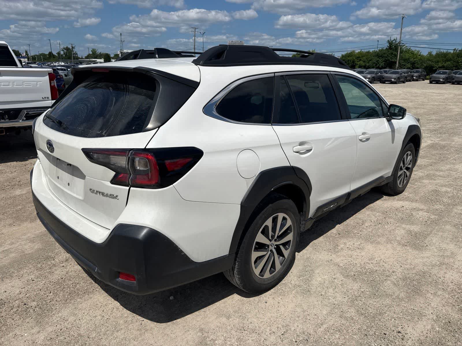 Used 2024 Subaru Outback Premium AWD/4WD image 3