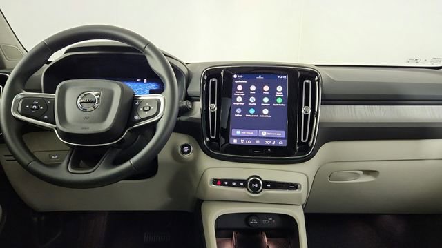 Certified 2026 Volvo XC40 B5 Plus w/ Protection Package Premier AWD/4WD image 41
