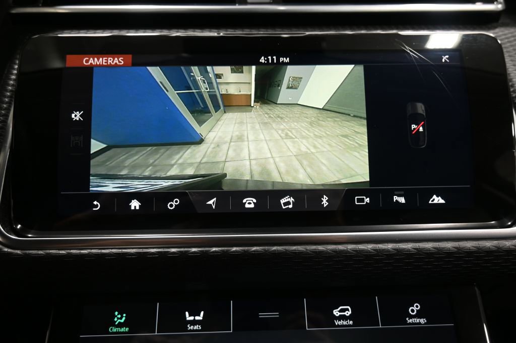 Used 2018 Land Rover Range Rover Velar S image 28