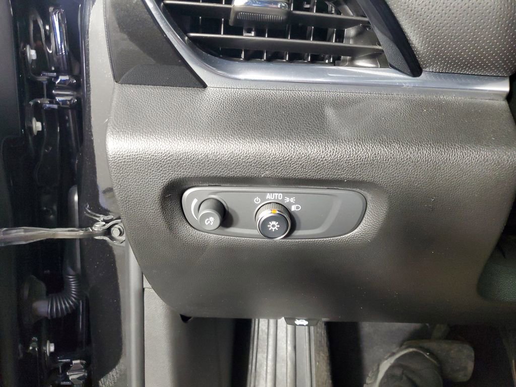 Used 2023 Chevrolet Traverse RS image 27