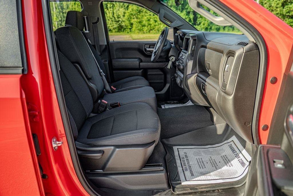 Used 2019 Chevrolet Silverado 1500 Custom w/ Custom Value Package AWD/4WD image 19