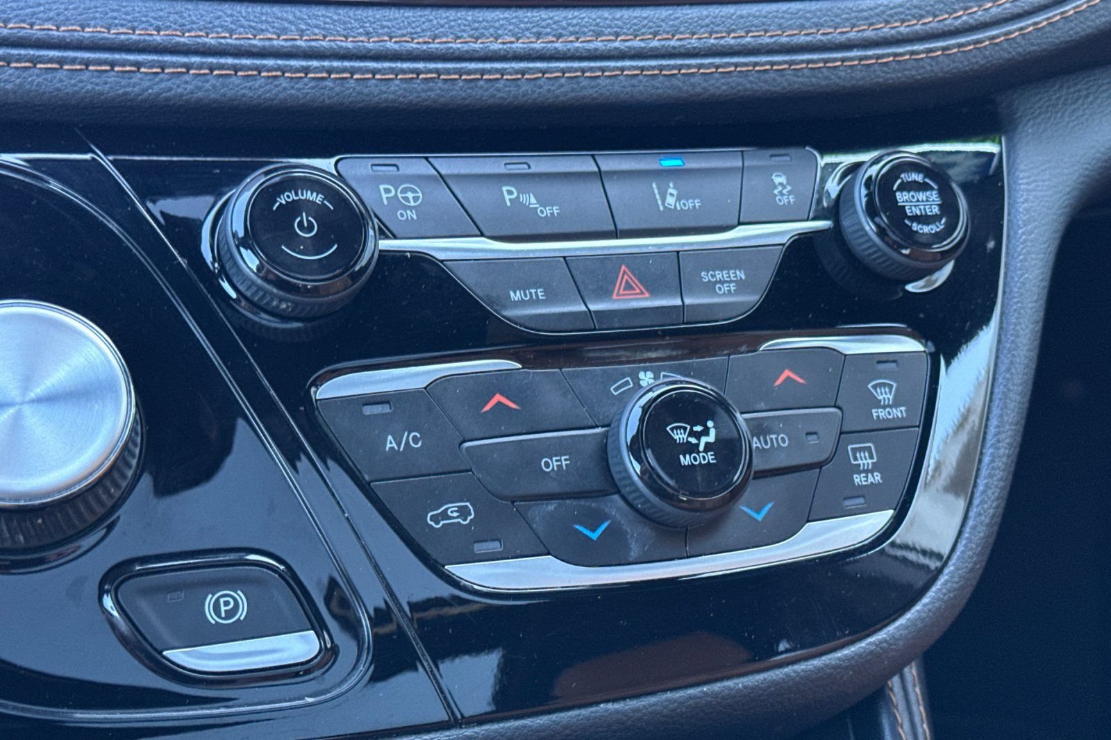 Used 2022 Chrysler Pacifica Pinnacle FWD image 25