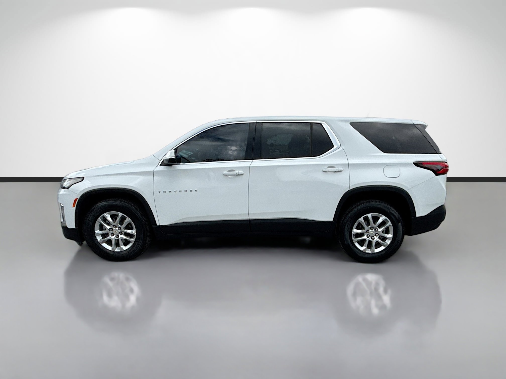 Used 2022 Chevrolet Traverse LS w/ LPO, Cargo Package FWD image 6