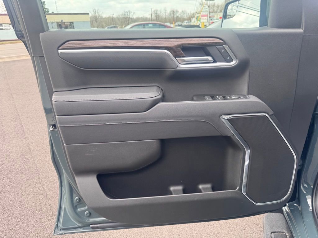 Used 2025 Chevrolet Silverado 1500 LT image 9