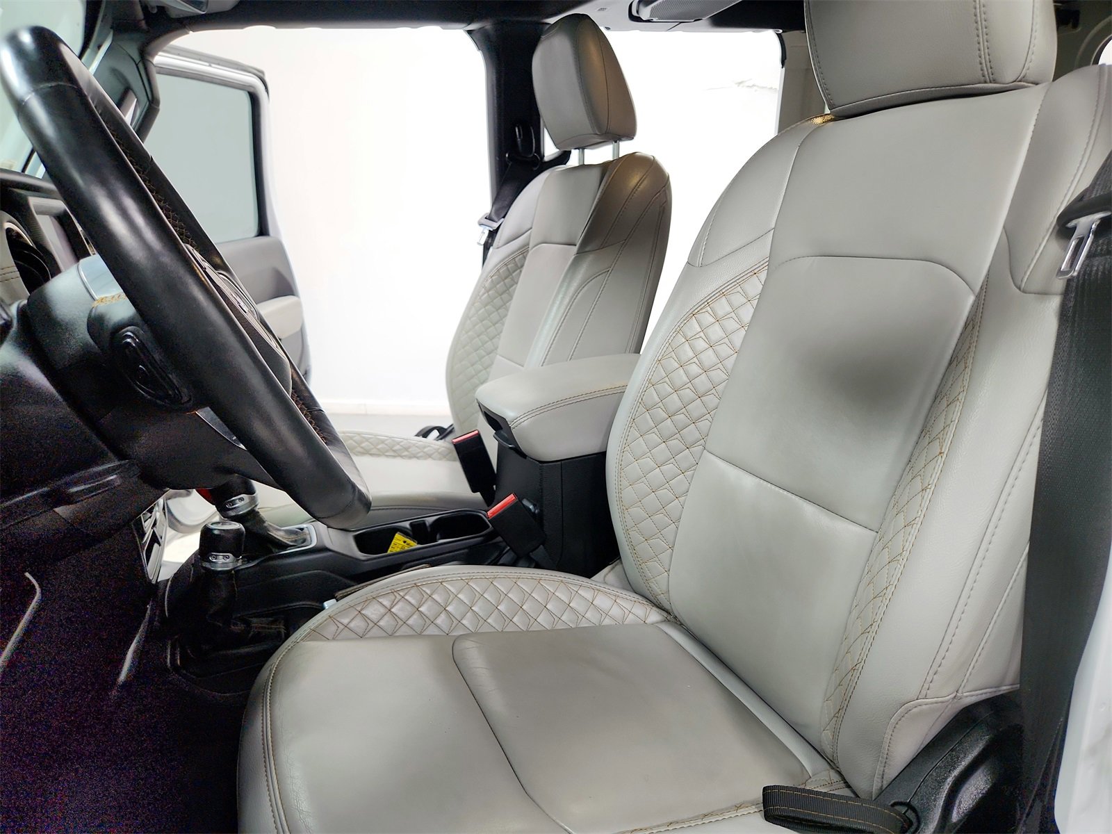 Used 2023 Jeep Wrangler Altitude image 19