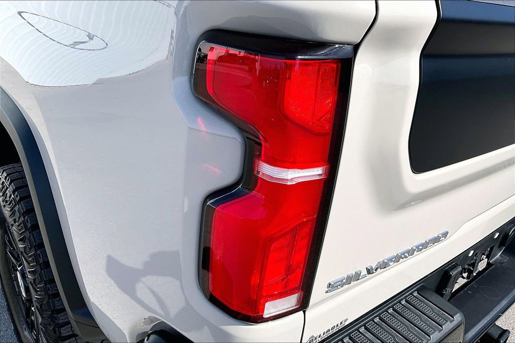 Used 2026 Chevrolet Silverado 2500 ZR2 AWD/4WD image 38
