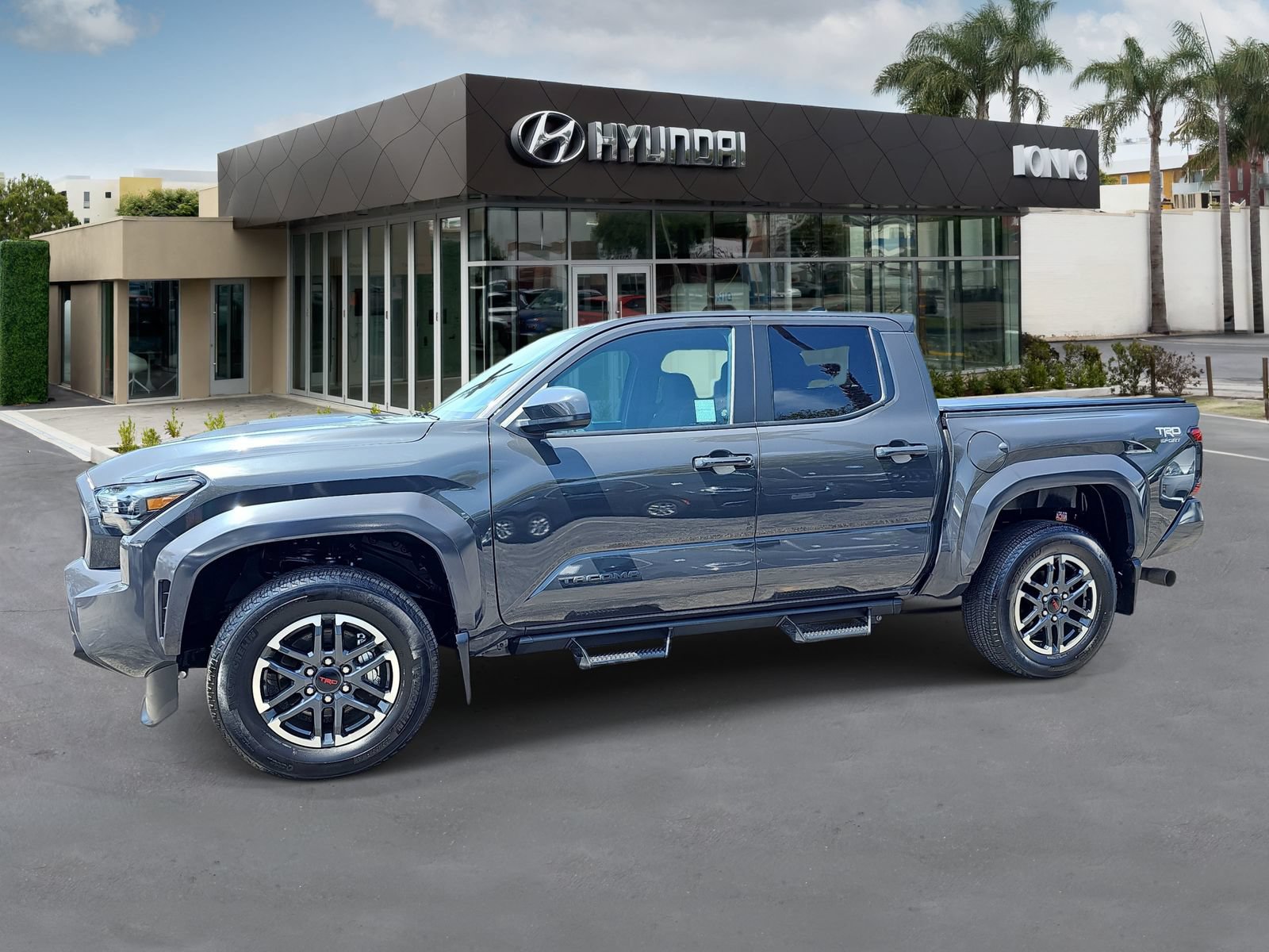 Used 2025 Toyota Tacoma TRD Sport AWD/4WD image 6