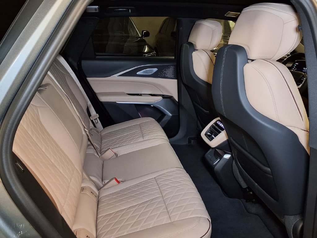 New 2026 Cadillac Lyriq Signature Sport w/ Nappa Leather Package RWD image 7