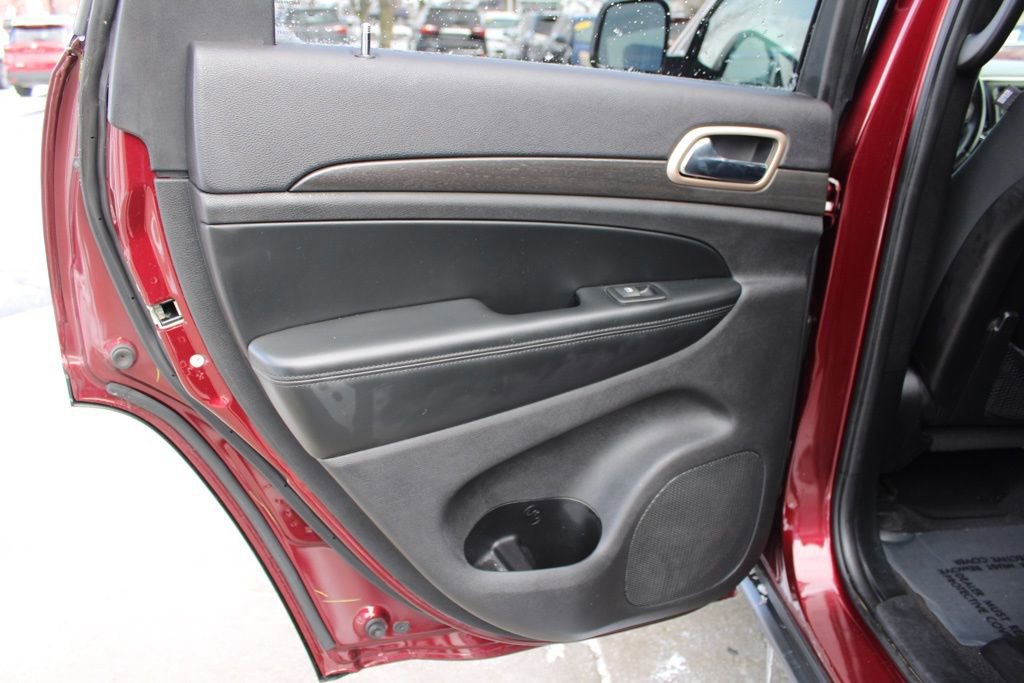Used 2016 Jeep Grand Cherokee Laredo image 26