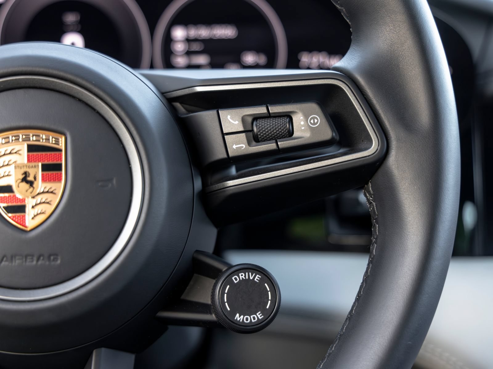 Certified 2025 Porsche Taycan AWD/4WD image 30