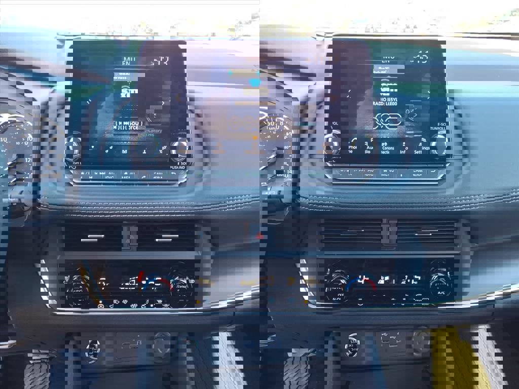 Used 2023 Nissan Rogue SV w/ SV Premium B Package image 10