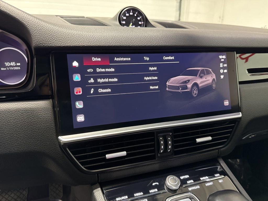 Used 2023 Porsche Cayenne w/ Premium Package AWD/4WD image 17