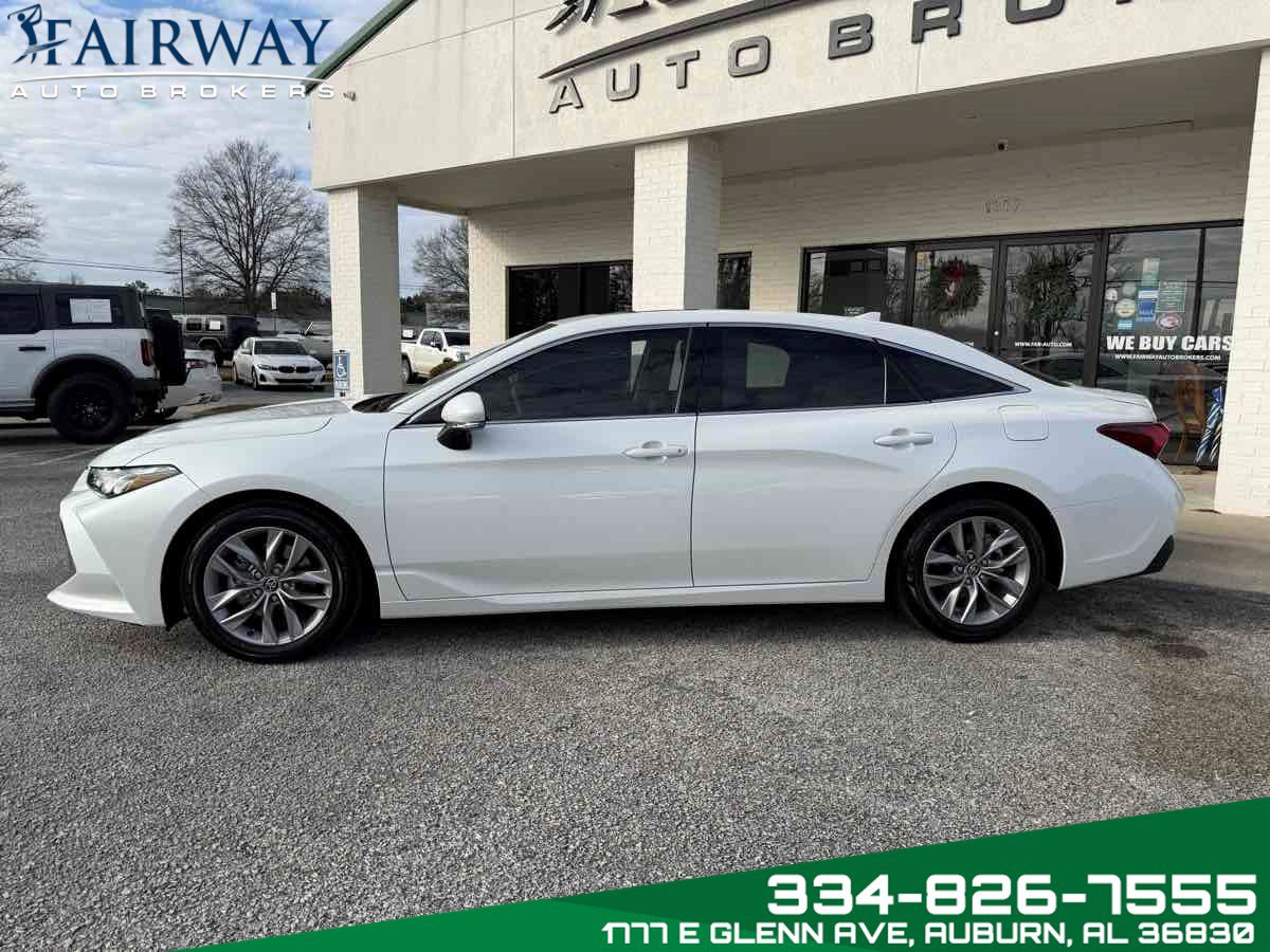 Used 2022 Toyota Avalon XLE image 2
