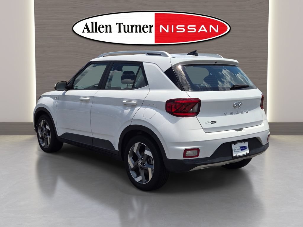 Used 2022 Hyundai Venue SEL w/ Cargo Package FWD image 8