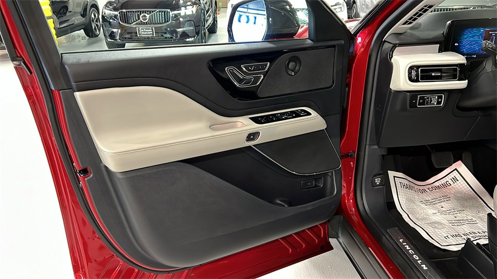 Used 2025 Lincoln Aviator Reserve w/ Illumination Package image 11