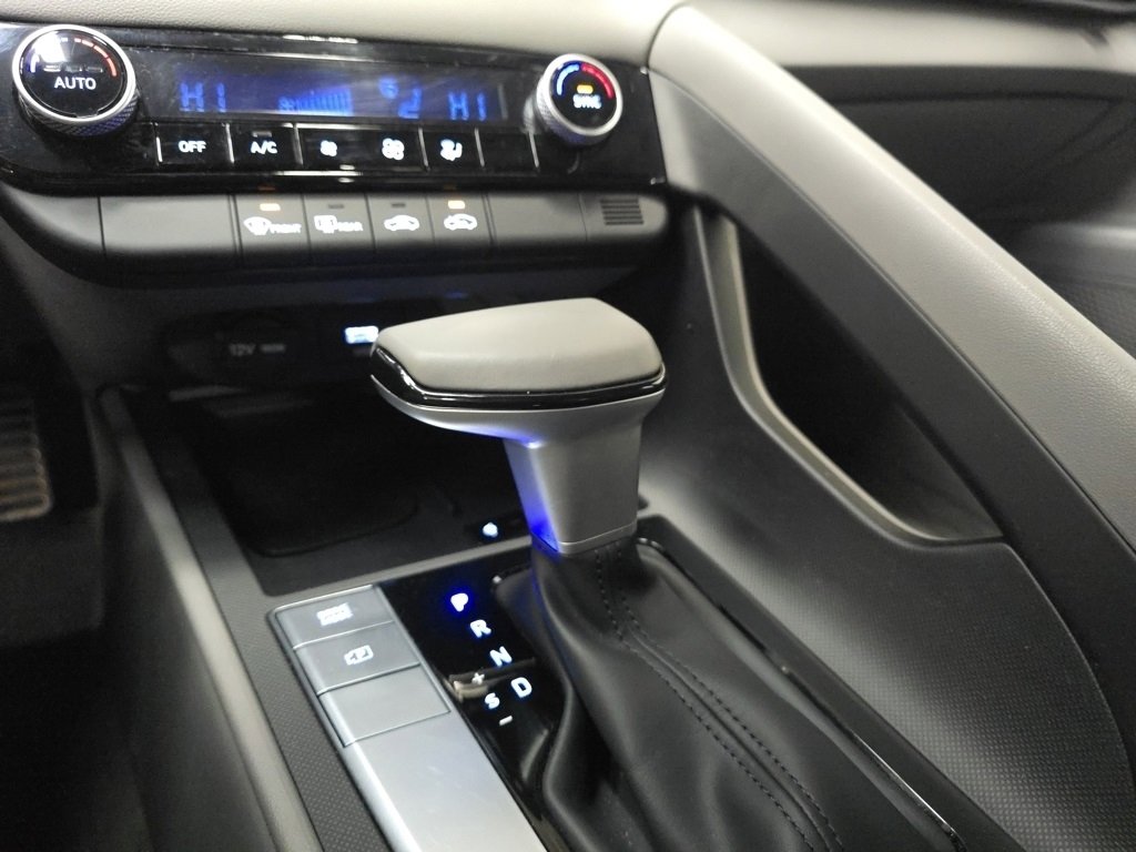 Used 2025 Hyundai Elantra Sport image 32