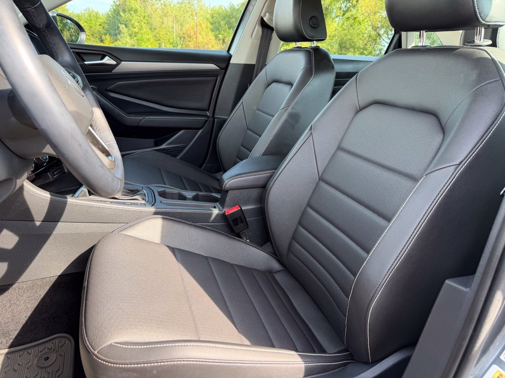 Used 2022 Volkswagen Jetta SE FWD image 15