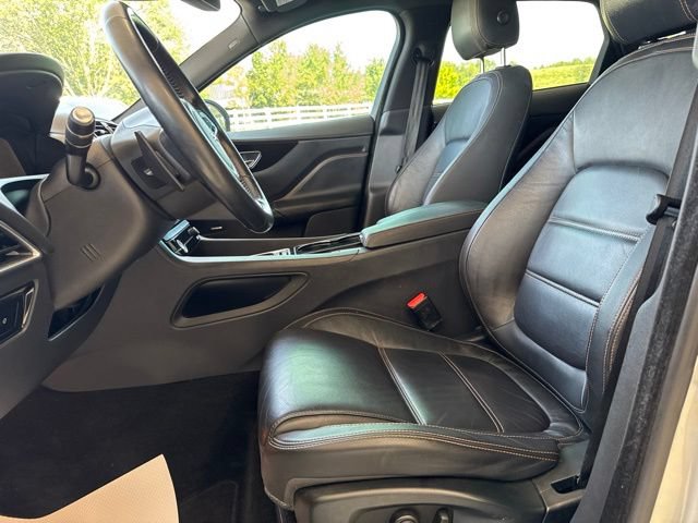 Used 2017 Jaguar F-PACE Prestige AWD/4WD image 3