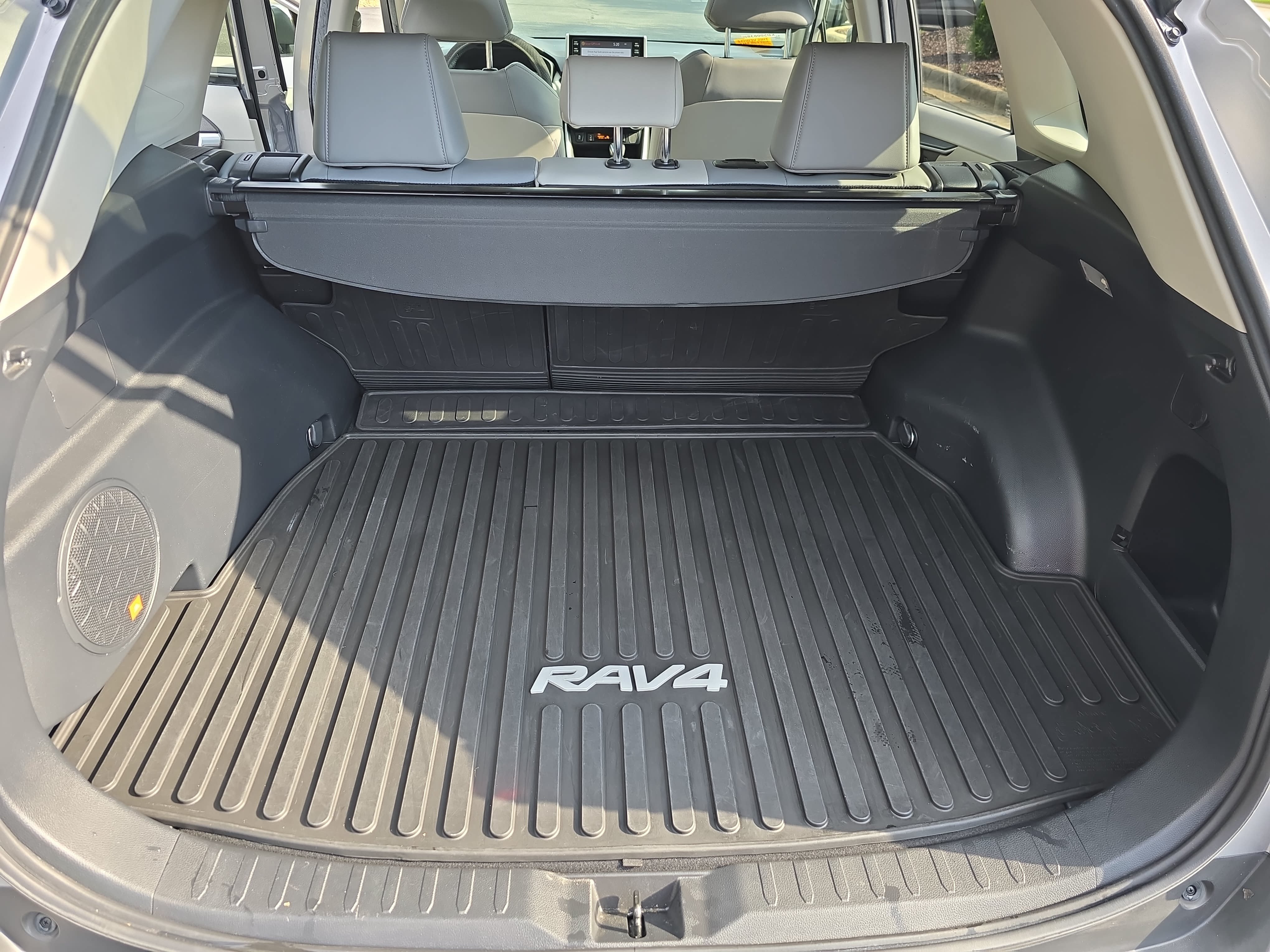 Used 2019 Toyota RAV4 XLE Premium w/ Advanced Technology Package FWD image 12