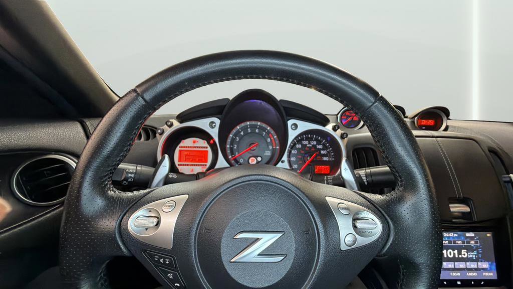 Used 2009 Nissan 370Z Touring image 30