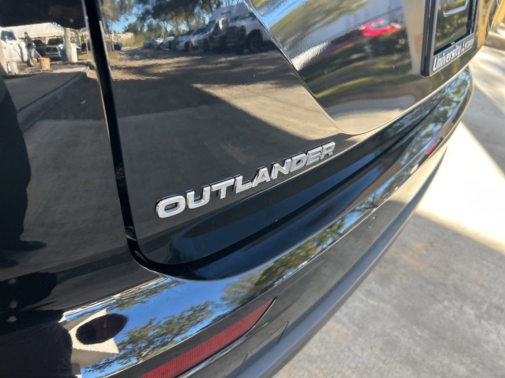 Used 2023 Mitsubishi Outlander ES image 16