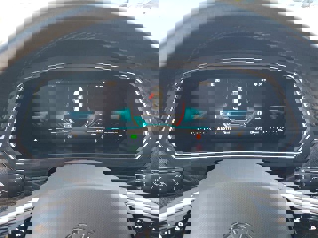 Certified 2022 Volkswagen Tiguan SE R-Line image 24