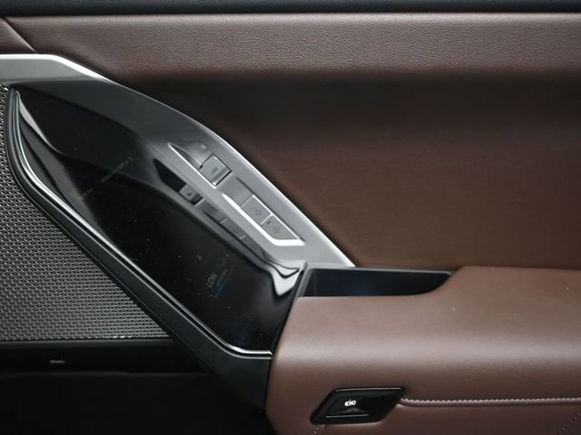 Used 2025 BMW 740i image 29