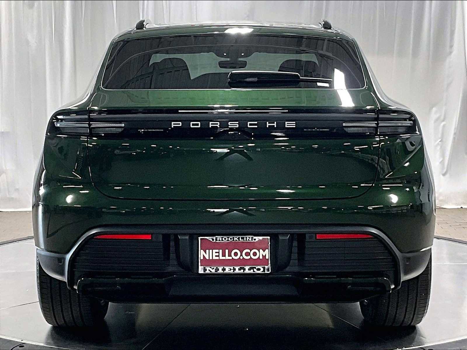 Used 2025 Porsche Macan 4S Electric image 9