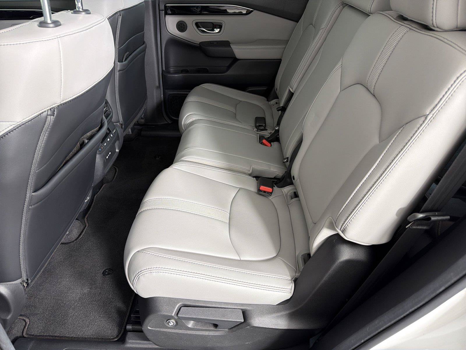 Used 2025 Honda Pilot EX-L image 19