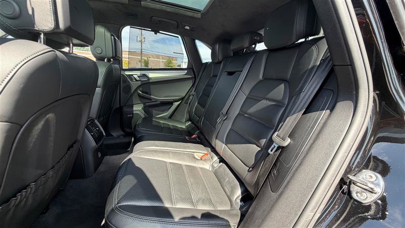 Used 2018 Porsche Macan Turbo AWD/4WD image 50