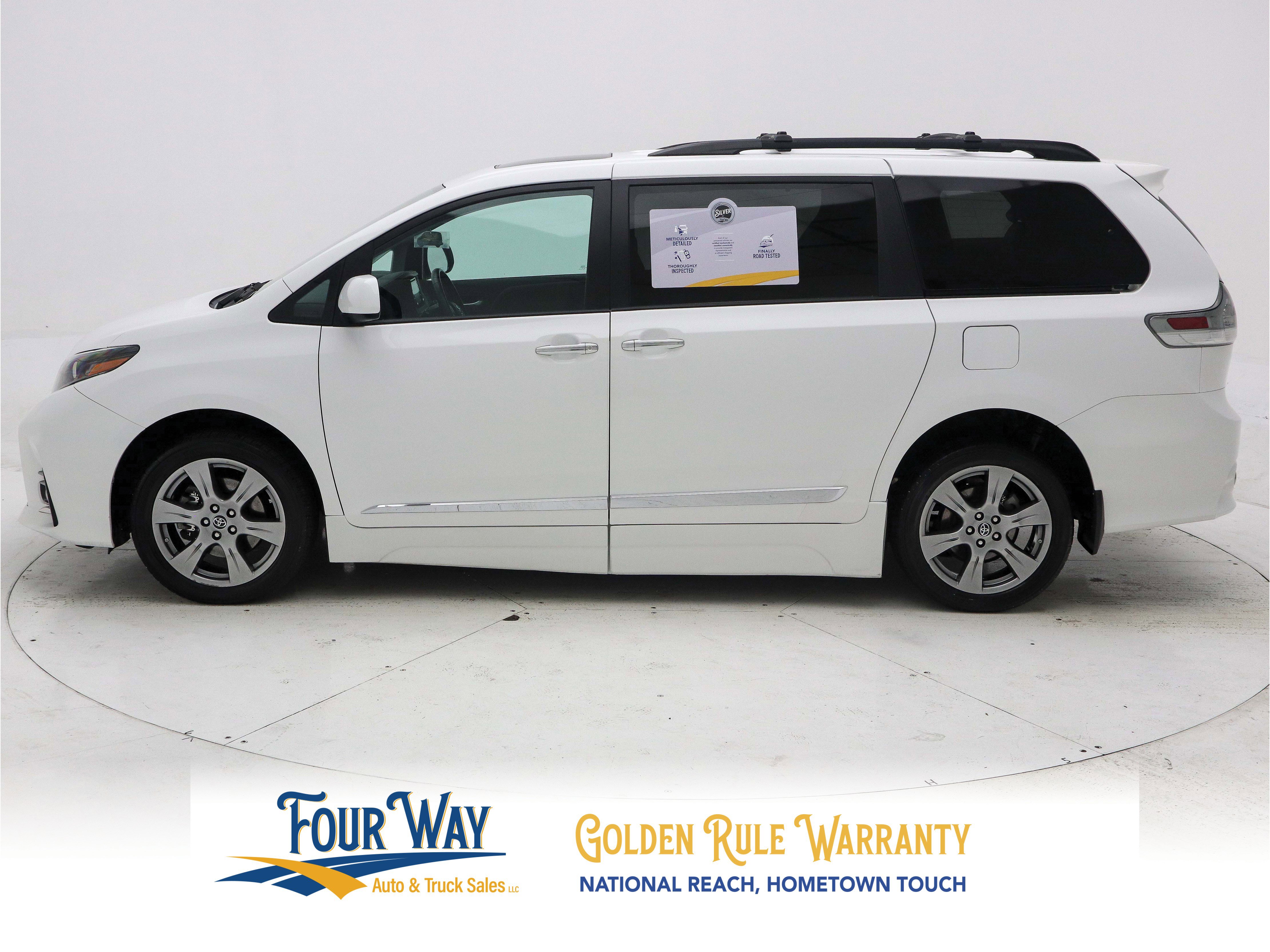 Used 2018 Toyota Sienna SE Premium w/ Carpet Mat Package image 8