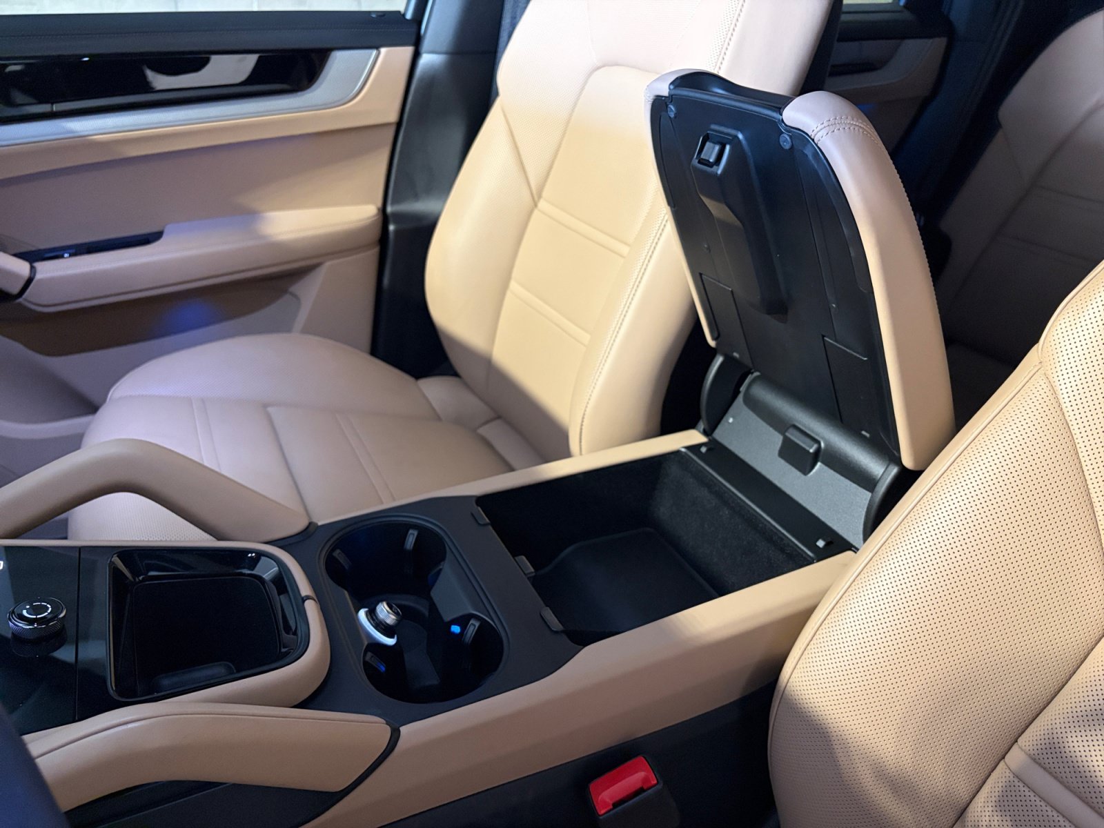 Certified 2024 Porsche Cayenne S AWD/4WD image 35