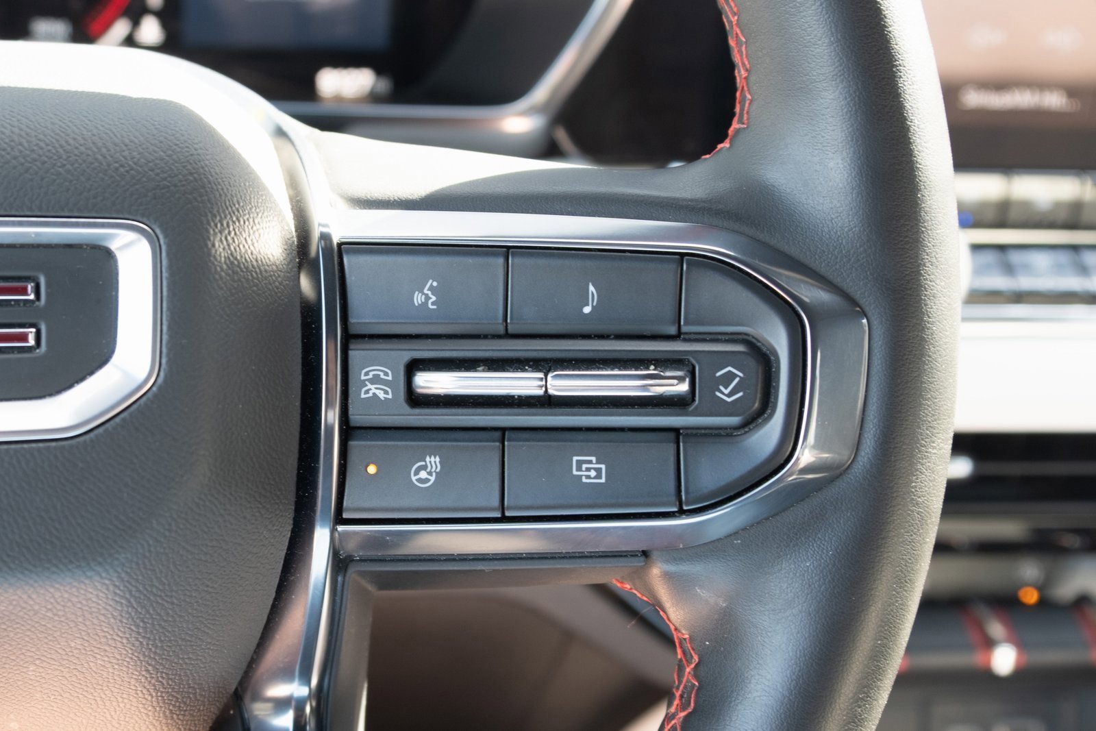 Used 2024 GMC Canyon AT4X image 8