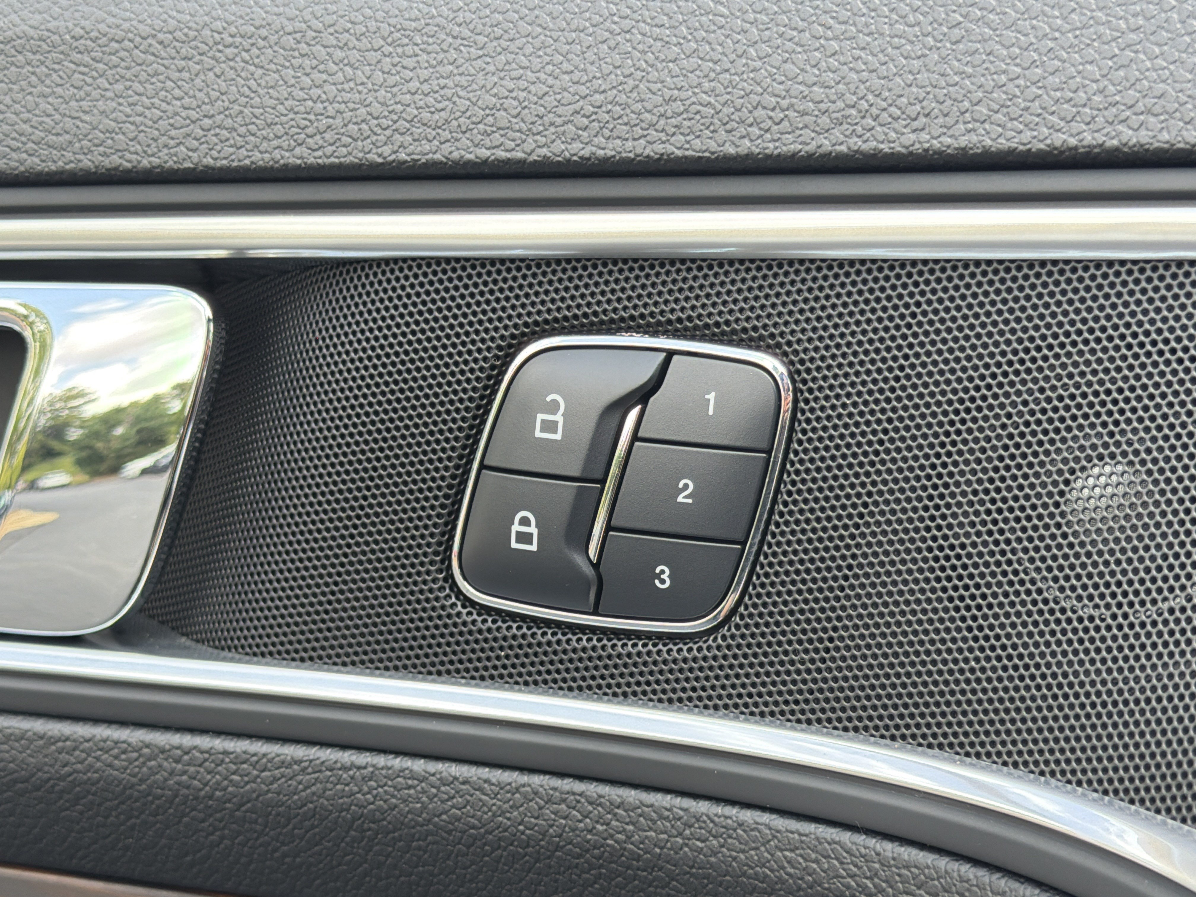 Used 2018 Ford Explorer Limited FWD image 15