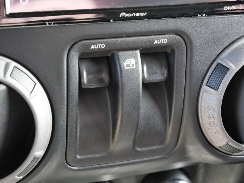 Used 2013 Jeep Wrangler Sport AWD/4WD image 32