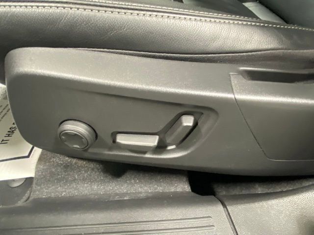 Certified 2024 Volvo XC40 B5 Plus w/ Protection Package Premier image 12