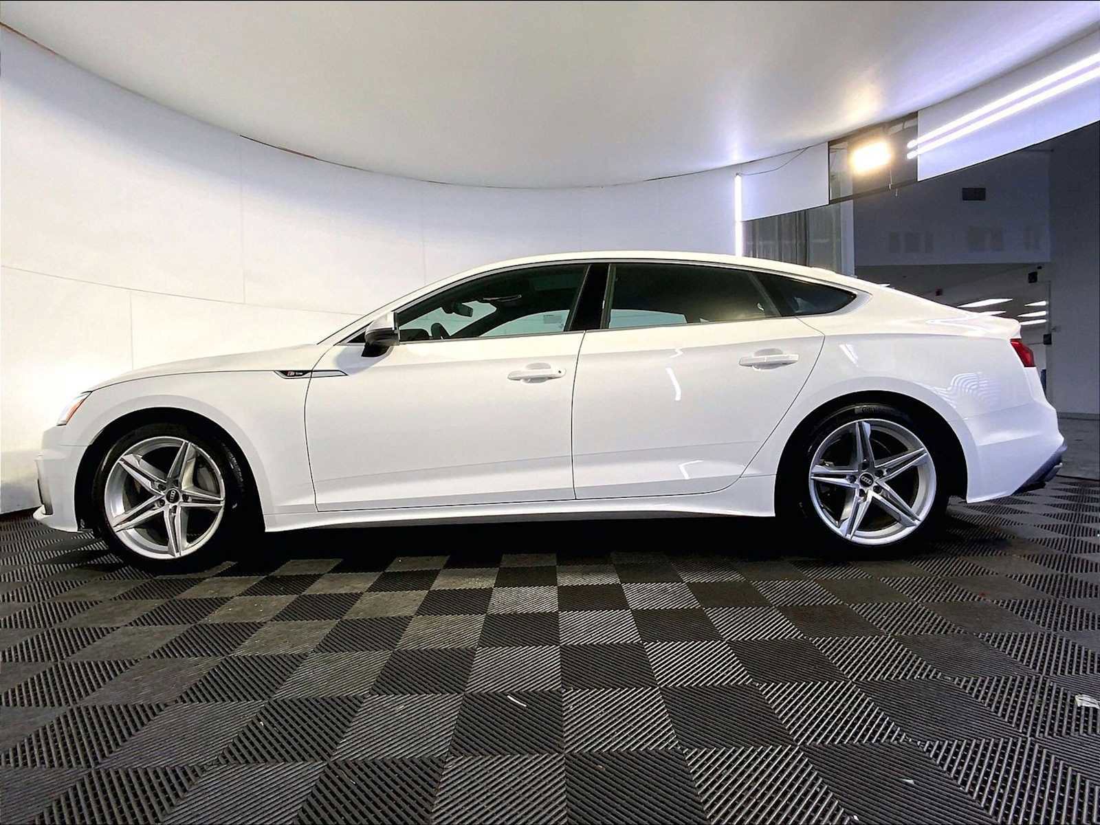Used 2021 Audi A5 2.0T Premium Plus w/ Premium Plus image 2