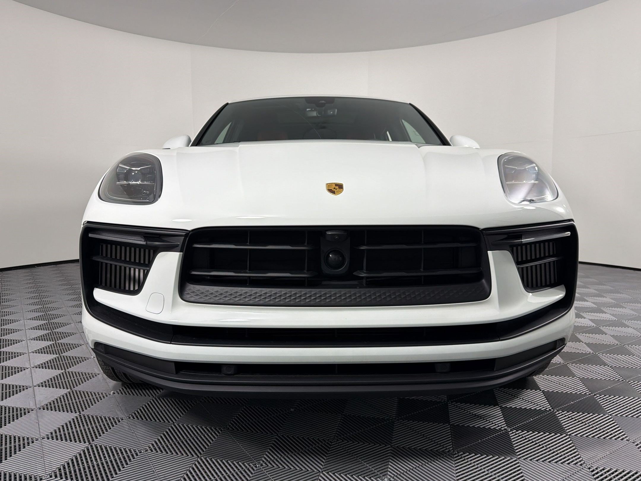 Certified 2024 Porsche Macan S AWD/4WD image 6