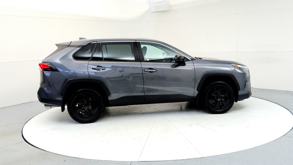 Used 2023 Toyota RAV4 LE AWD/4WD image 6