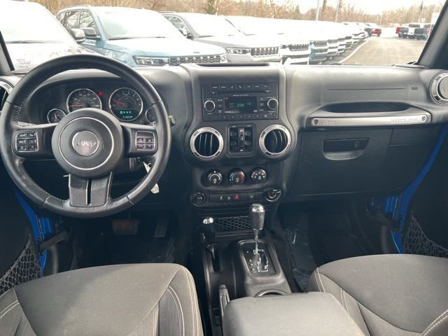 Used 2016 Jeep Wrangler Unlimited Rubicon w/ Connectivity Group image 16