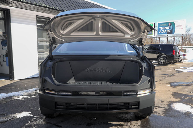 Used 2024 Tesla Cybertruck AWD Crew Cab image 31