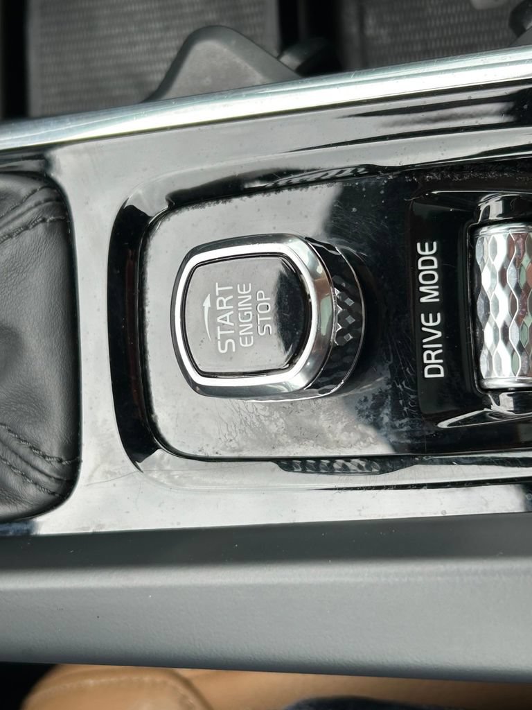 Used 2020 Volvo XC60 T5 Momentum AWD/4WD image 27