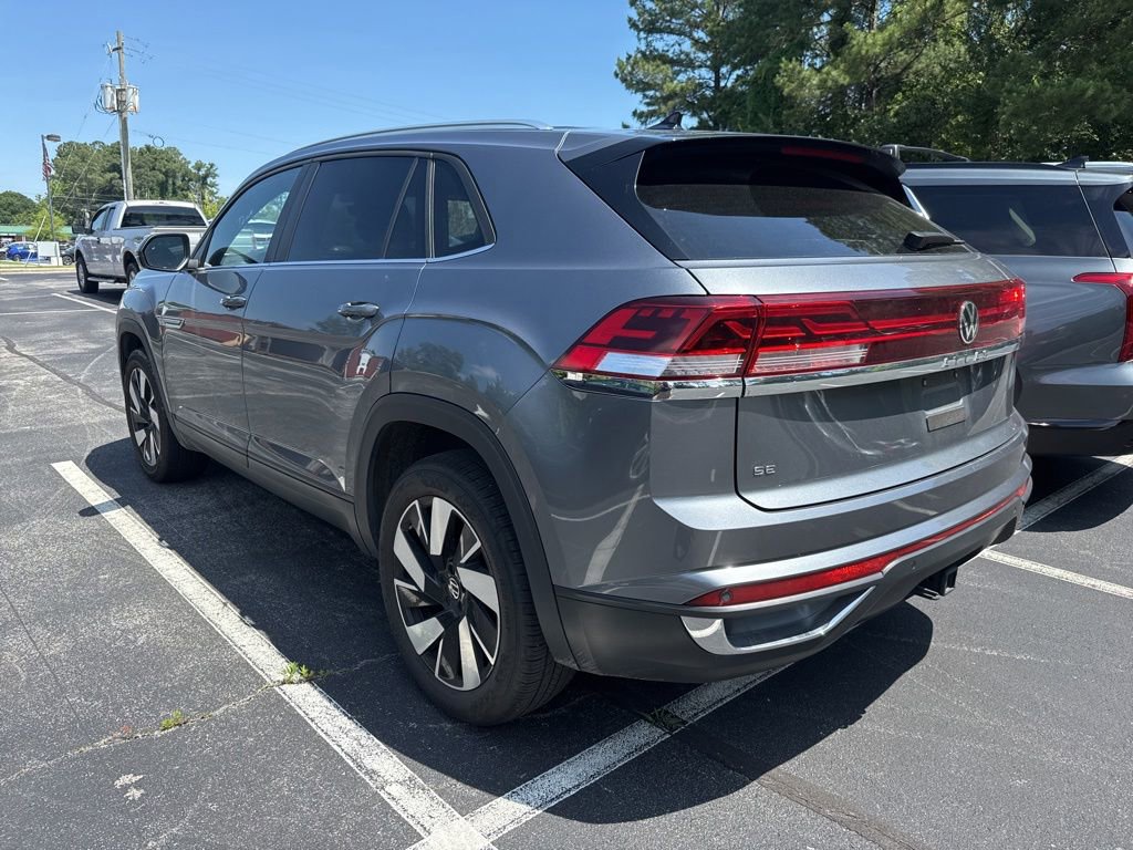 Used 2024 Volkswagen Atlas Cross Sport SE FWD image 3